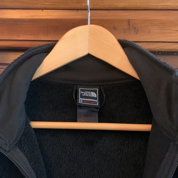 Women’s black North Face fleece - Picture 4 of 6